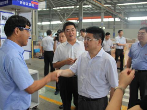 庆祝党的生日 慰问一线党员——市委主要向导莅临九游会J9母线慰问